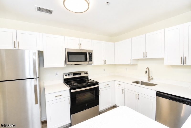 1311 King Court — photo