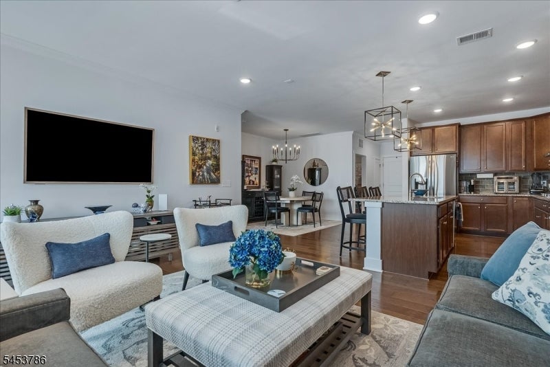 3 Vanderbilt Blvd 209 — photo
