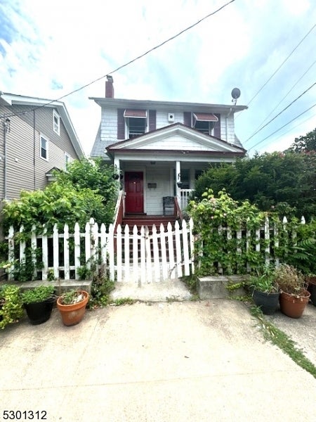 872 Lyons Ave — photo