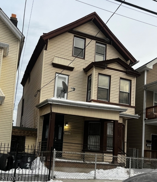 345 Summer Avenue — photo