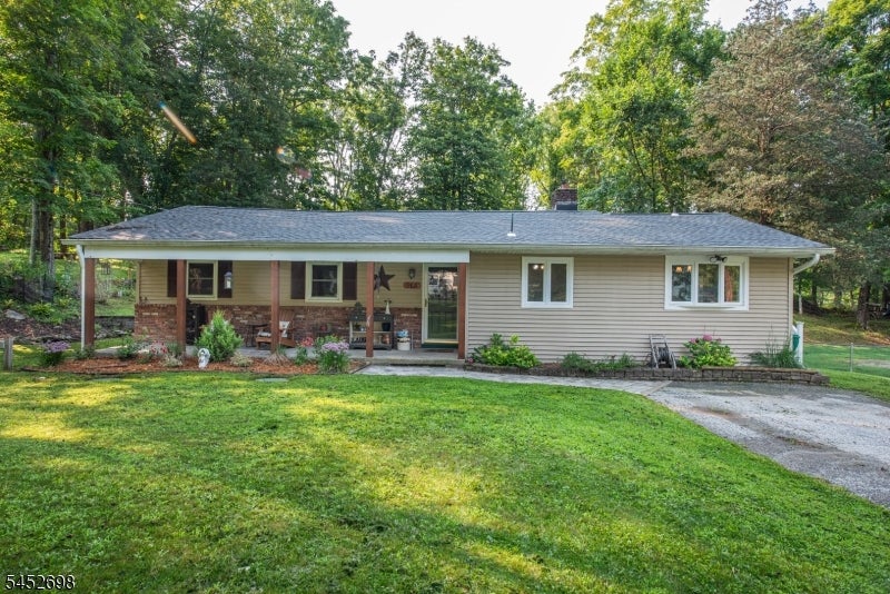 904 Crest Rd — photo