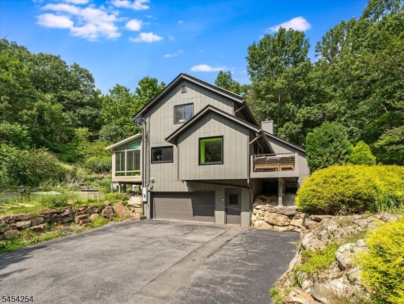 329 Glen Rd — photo