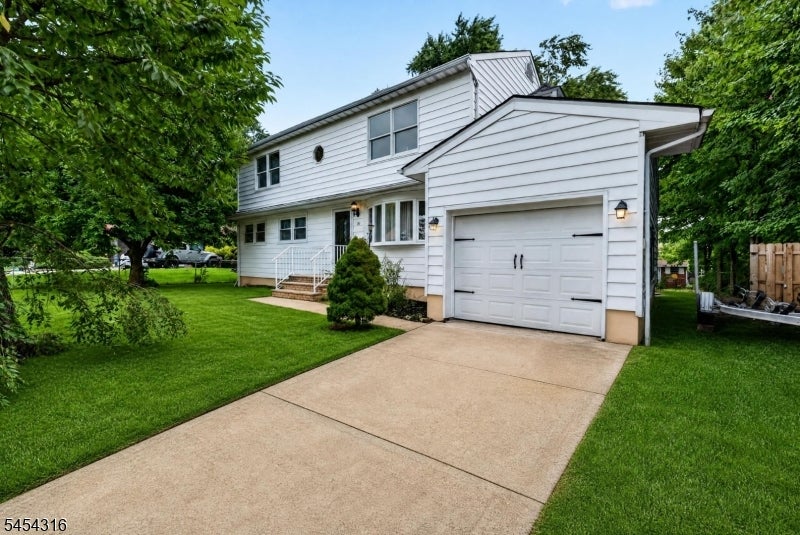 20 Thompson Ave — photo