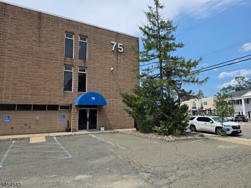 75 Bloomfield Avenue — photo