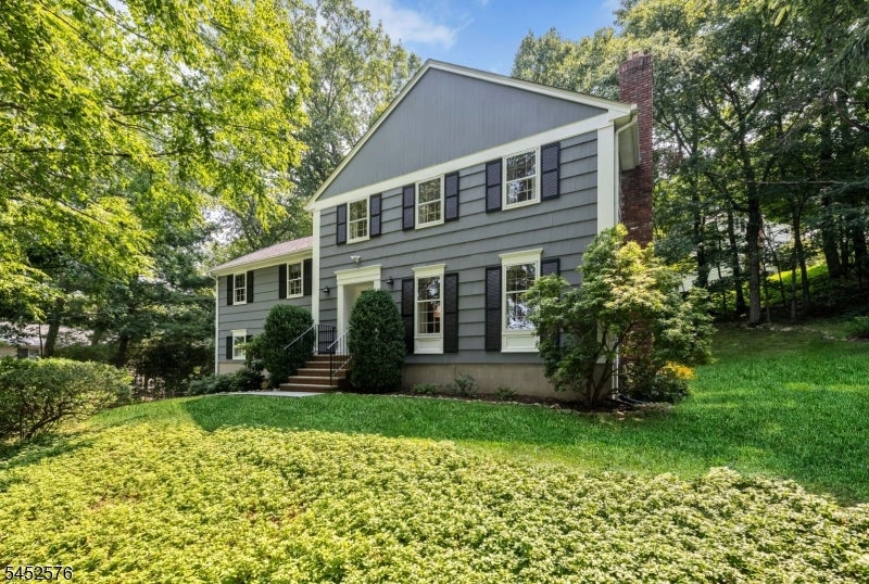 8 Knollwood Drive — photo
