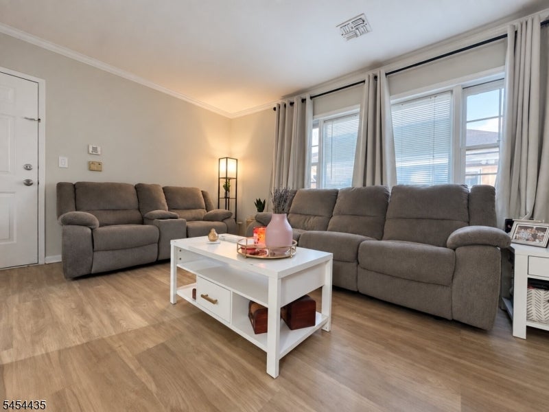112-130 Sherwood Ave 7 — photo