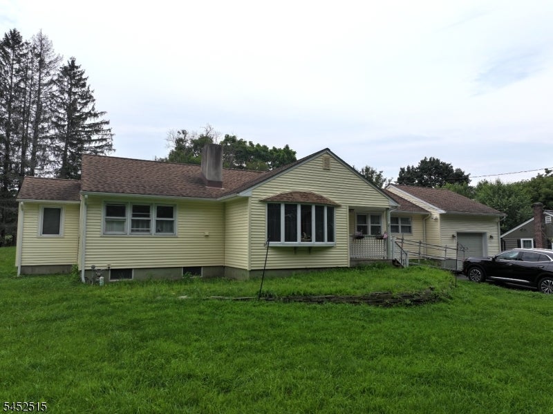 16 Lloyd Ave — photo