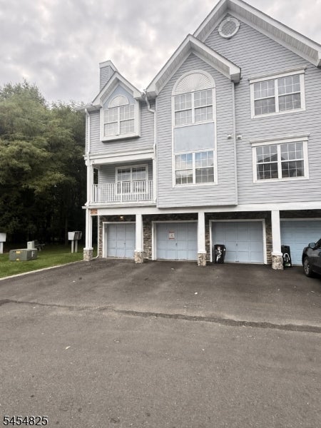 151 Prestwick Way — photo