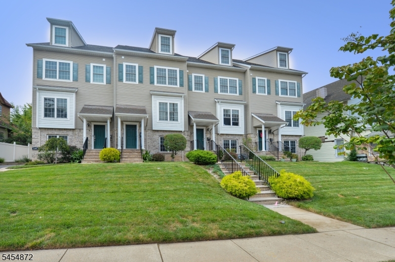 120 Chestnut St Unit B, Rutherford, NJ 07070