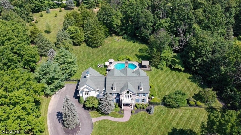 7 Martin Ln — photo