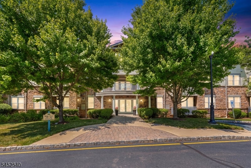 461 Victoria Drive — photo