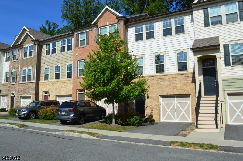 80 Albert Court — photo