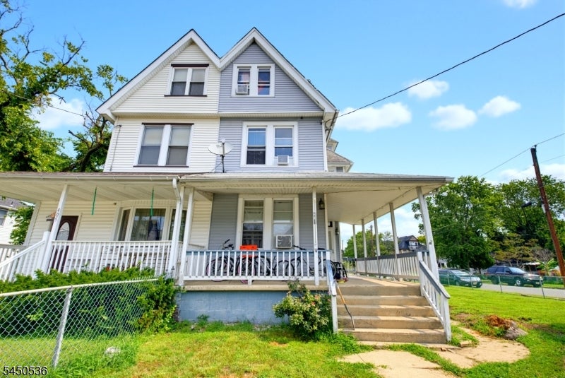 401 Summit Ave — photo