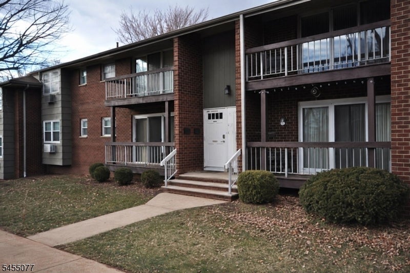 18 Deanna Dr 48 — photo