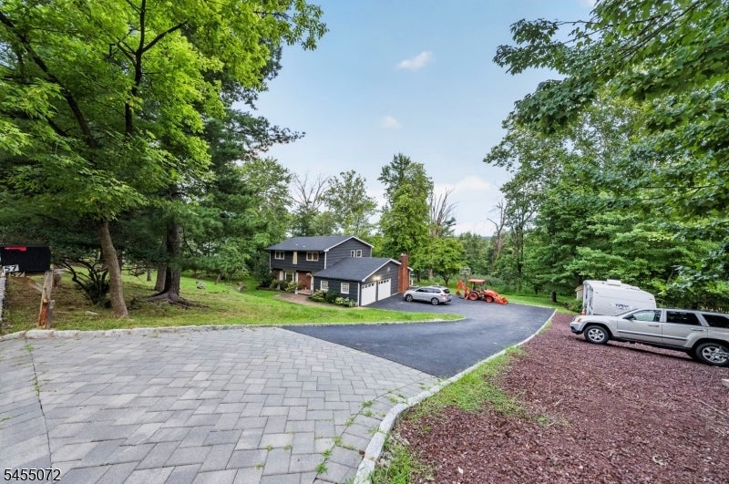 57 Longview Dr — photo