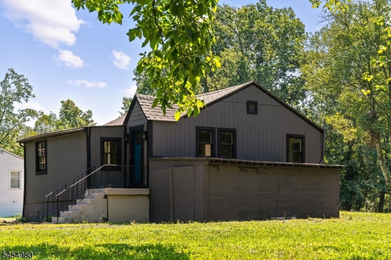 107 Oak Grove Rd — photo