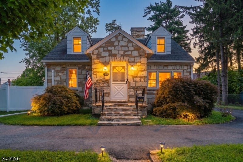 136 Glendale Dr — photo
