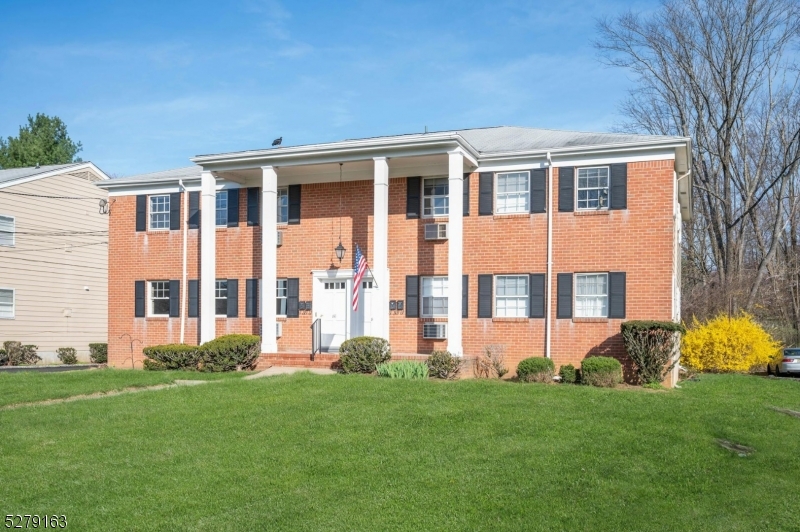 80 E Main Street 6 — photo
