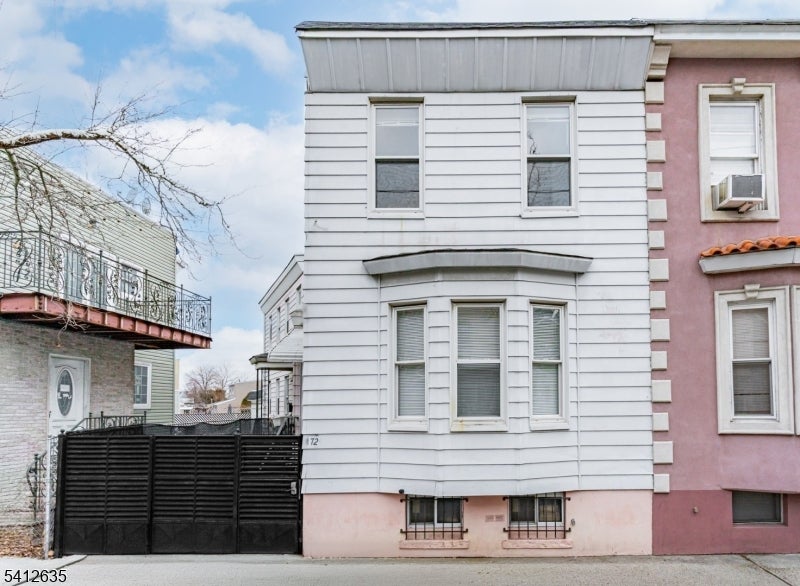 72 Lang St — photo