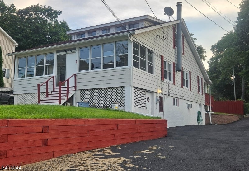 34 Outlook Ave — photo