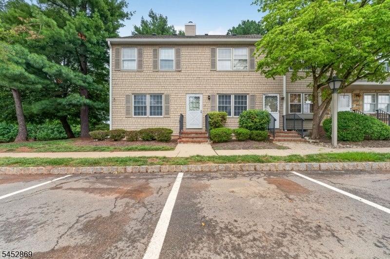 52 Adams Ct — photo
