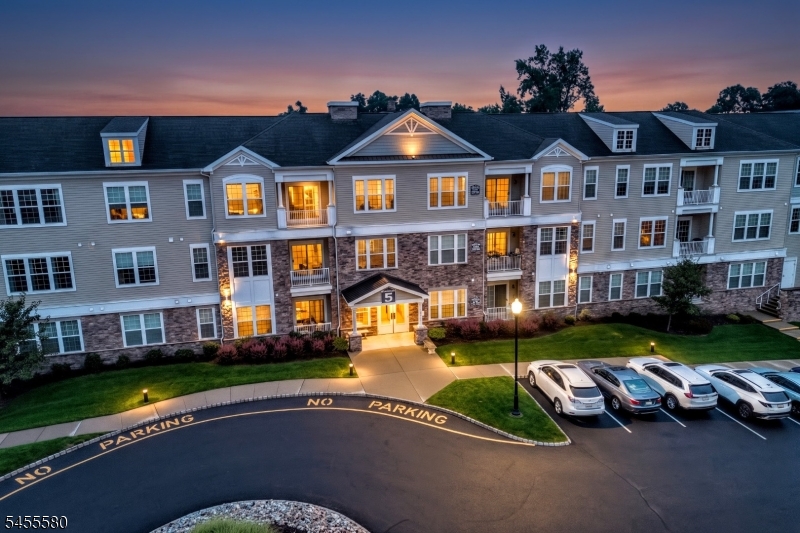 5208 Veterans Drive — photo