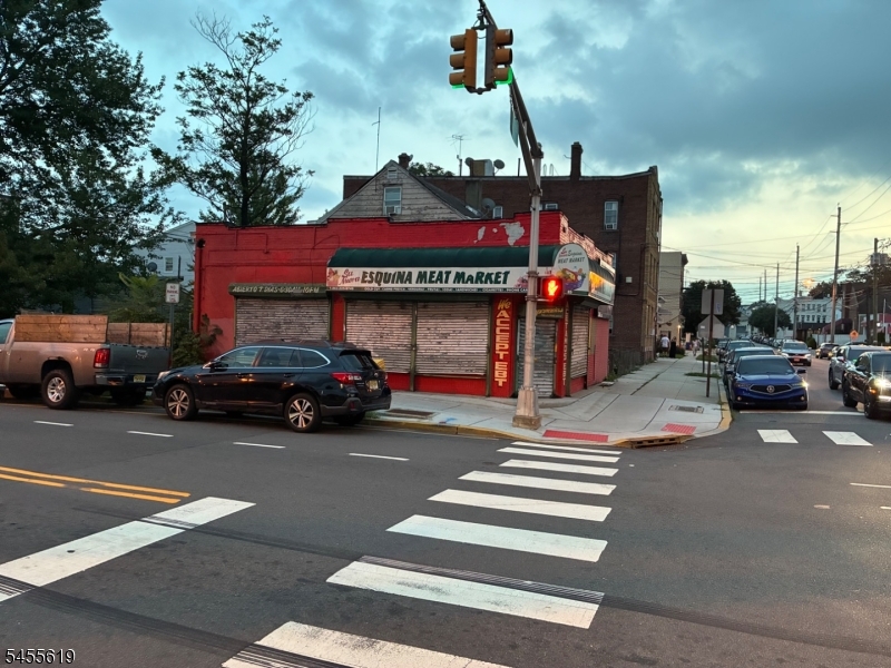 337 Oak Street — photo