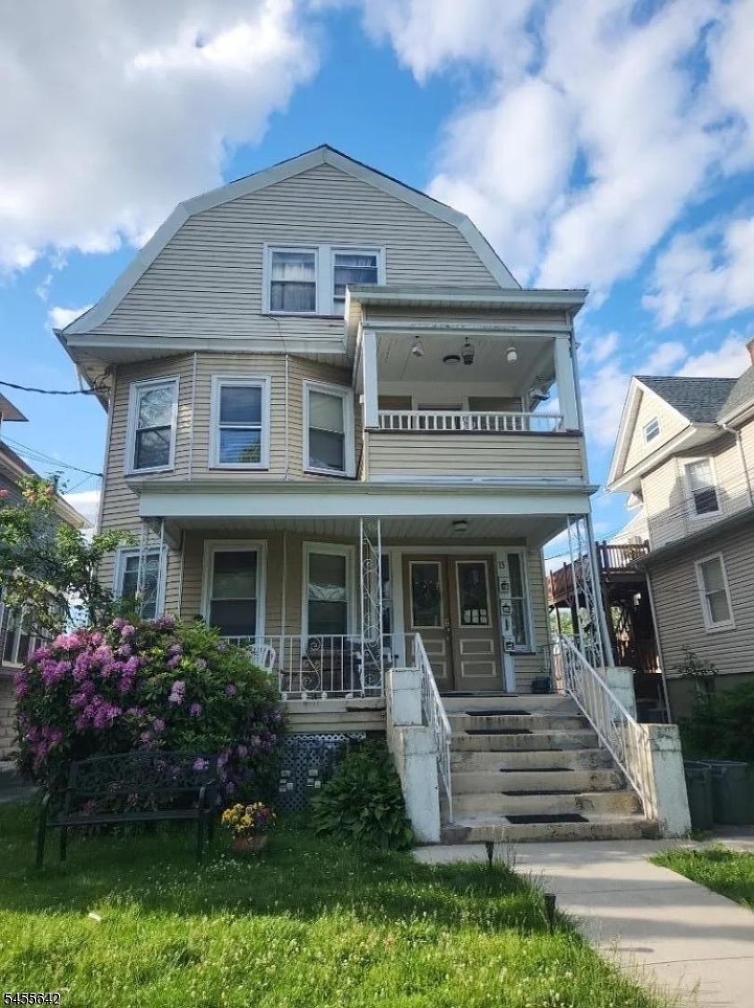 15 E Clay Avenue — photo