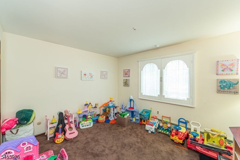 35 Van Winkle Ct — photo