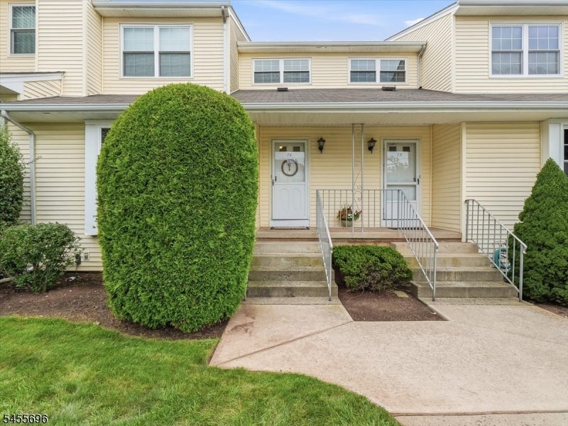 74 Freemont Ct — photo