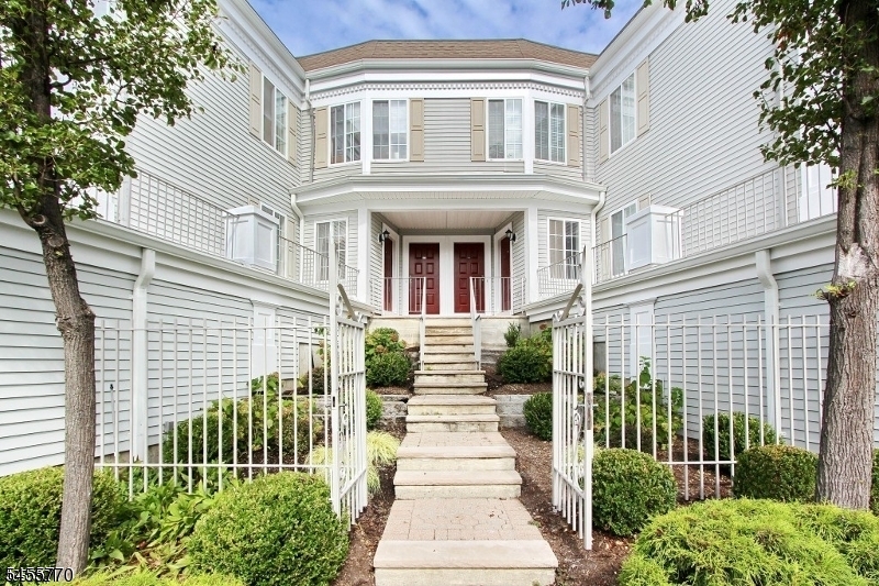 264 Riveredge Drive — photo