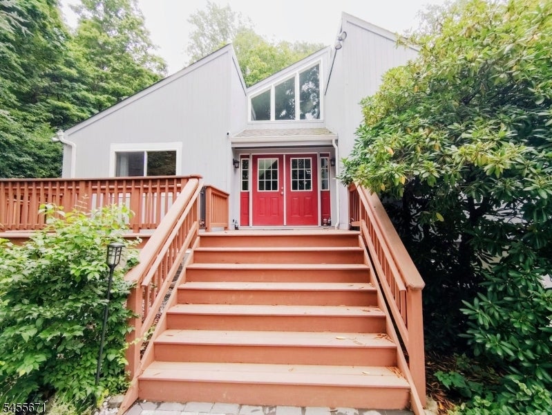 14 Tompkins Ct — photo