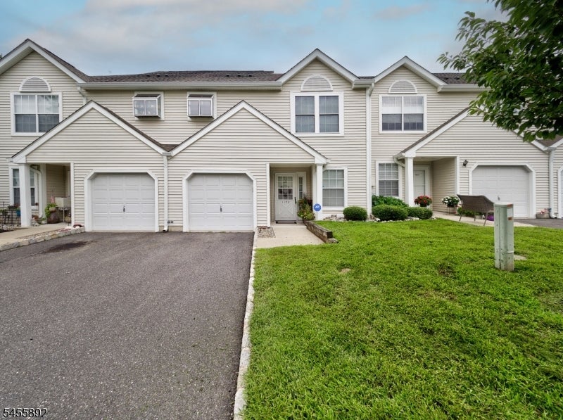 1102 Fox Hill Pl — photo