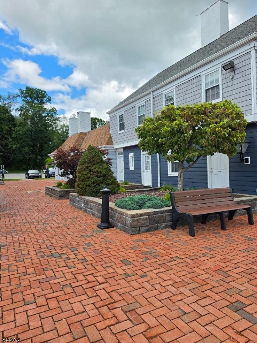 1571 Route 517 — photo