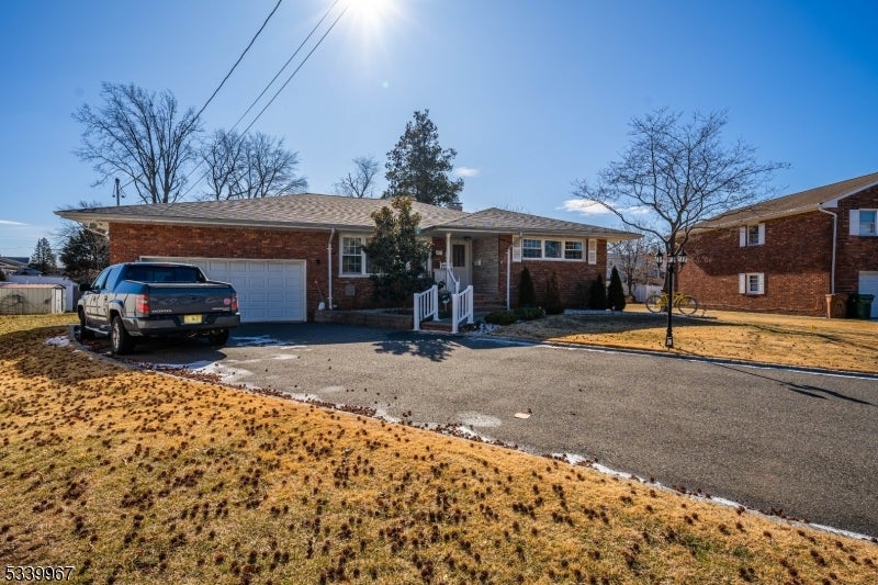 1015 Georgian Dr — photo