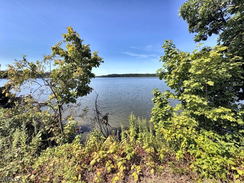 74 Sand Shore Rd — photo