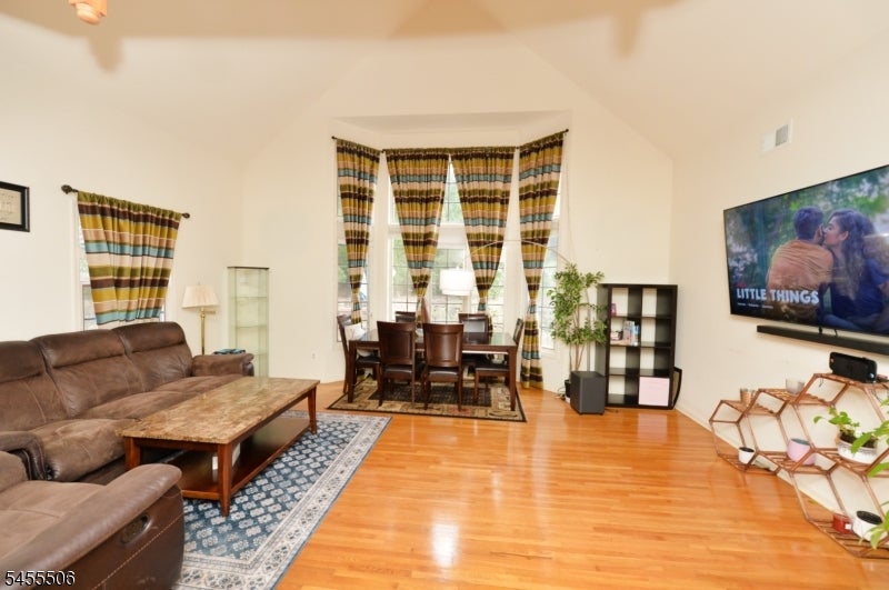 27 Tanager Ct — photo