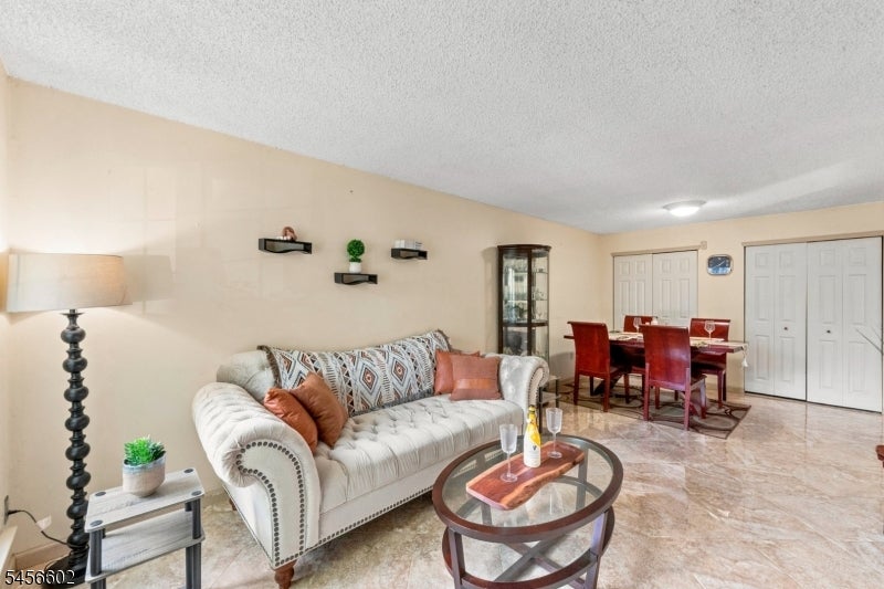 1338 Lavender Ct — photo