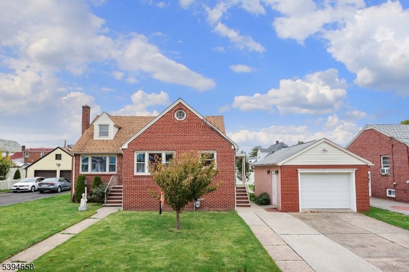 825 Dennis Pl — photo