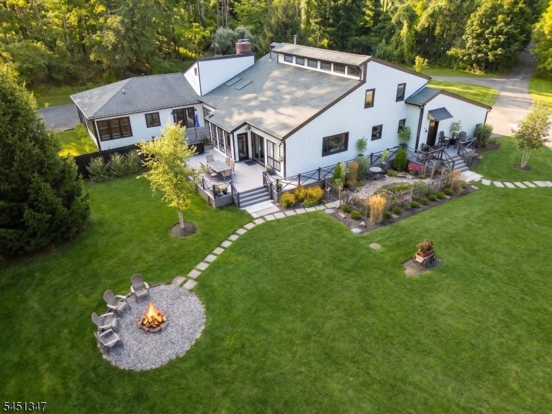 11 Tara Way — photo