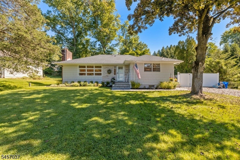 1015 Lakeview Dr — photo