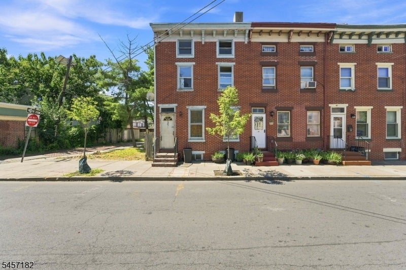 37 N Stockton St — photo