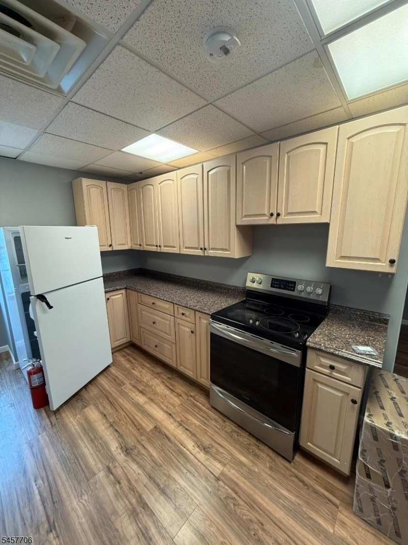 350 Sparta Avenue B4 — photo