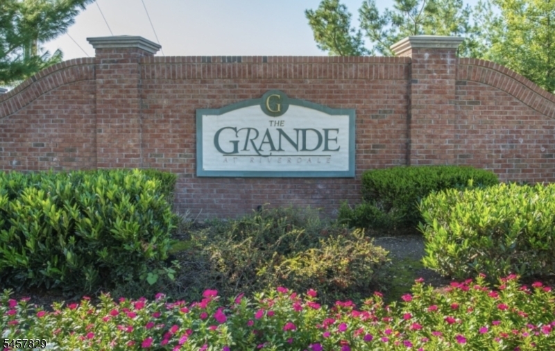 6214 Brookhaven Court — photo