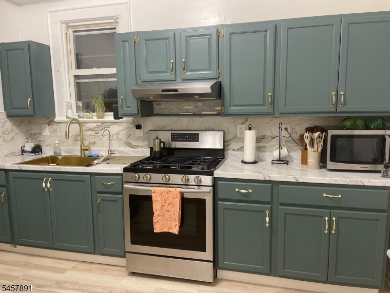 16 Hazel Place — photo