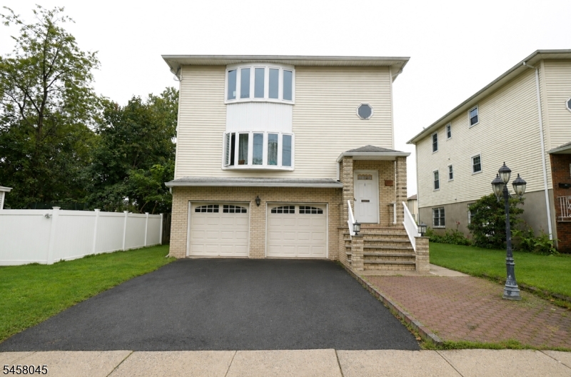 839 Walnut Street — photo