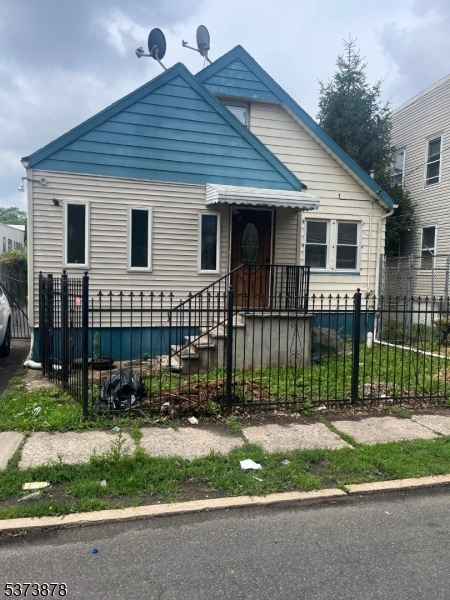 35 Chestnut Avenue — photo