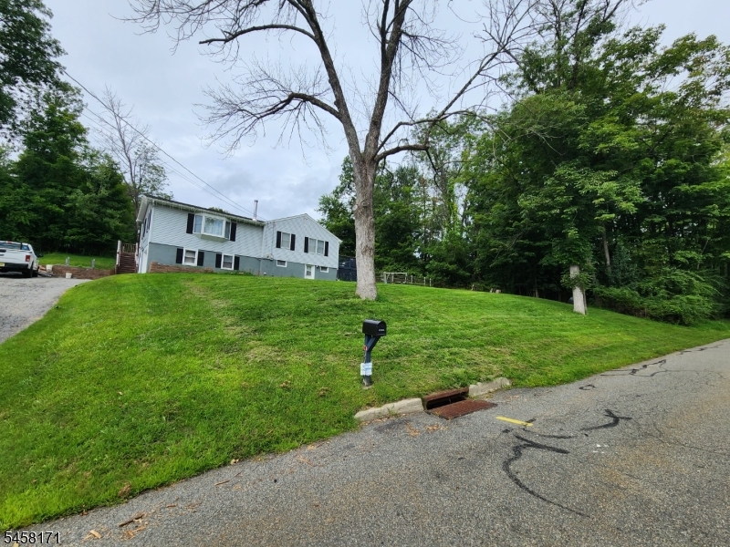 30 Locust Road — photo
