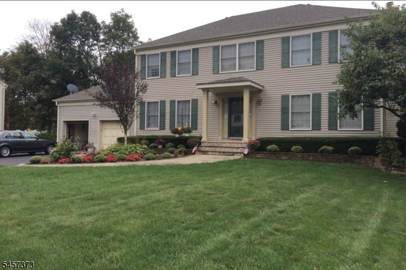 10 Lauren Court — photo