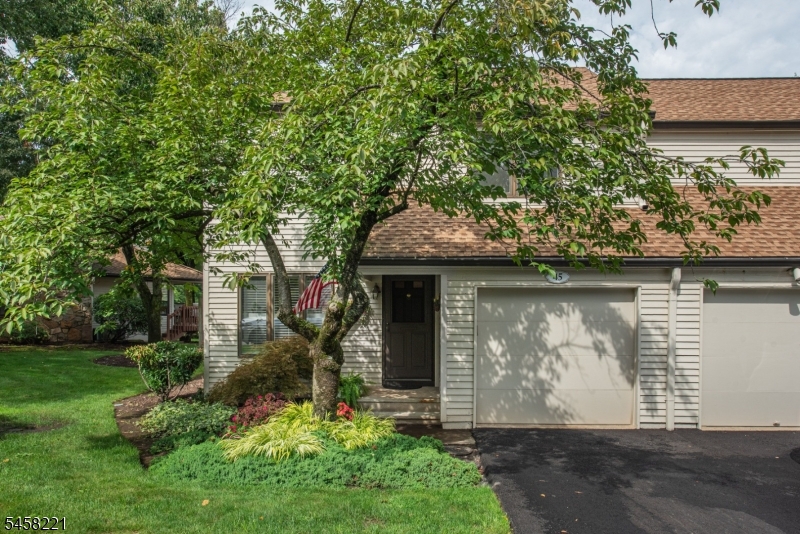 45 Stonegate Drive — photo